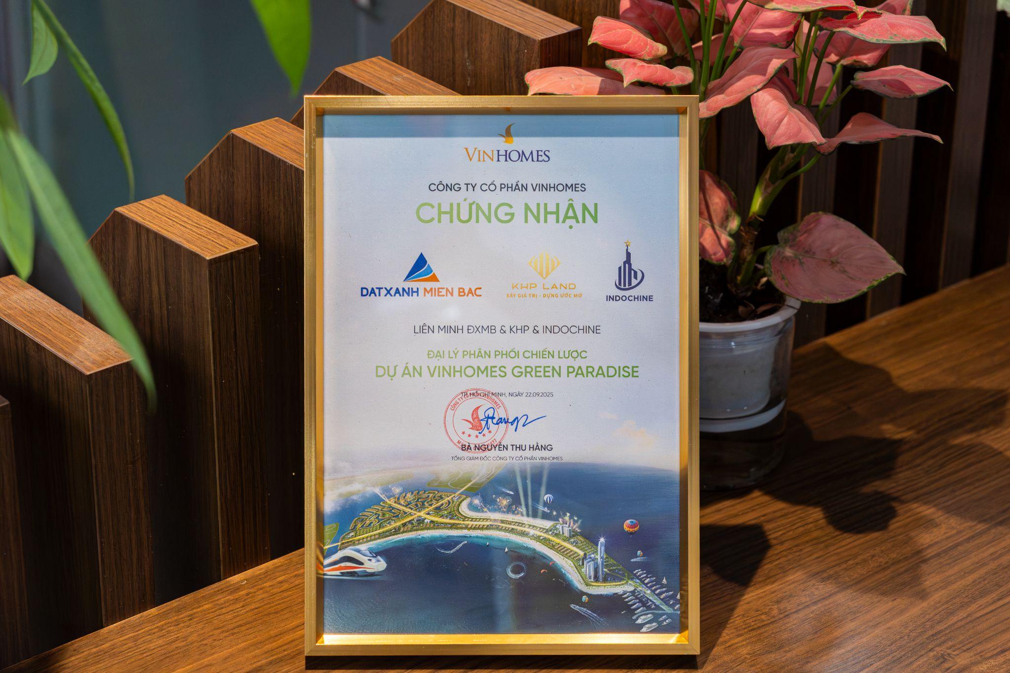 Hà Nội rực sắc xanh Vinhomes Green Paradise Cần Giờ trong ngày 8/3 - 2