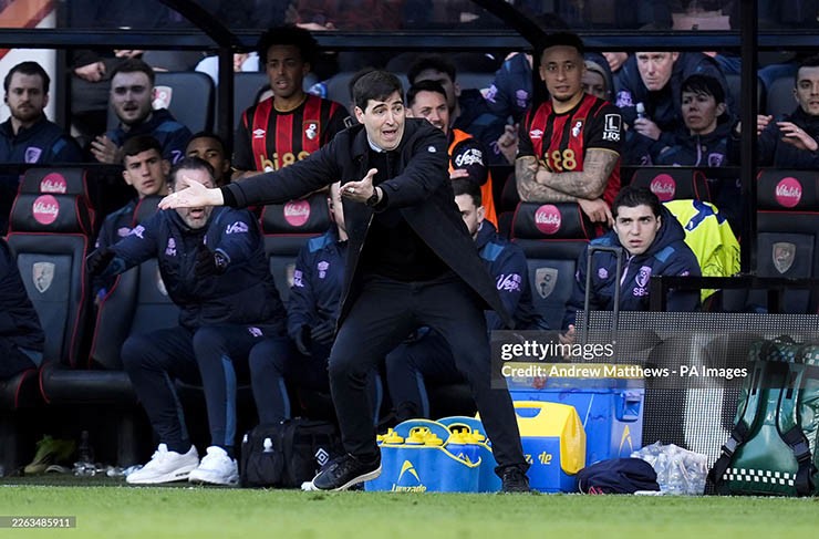 MU nhắm HLV "hàng hot" thay Carrick, mơ đổi đời như Man City - Arsenal - 1