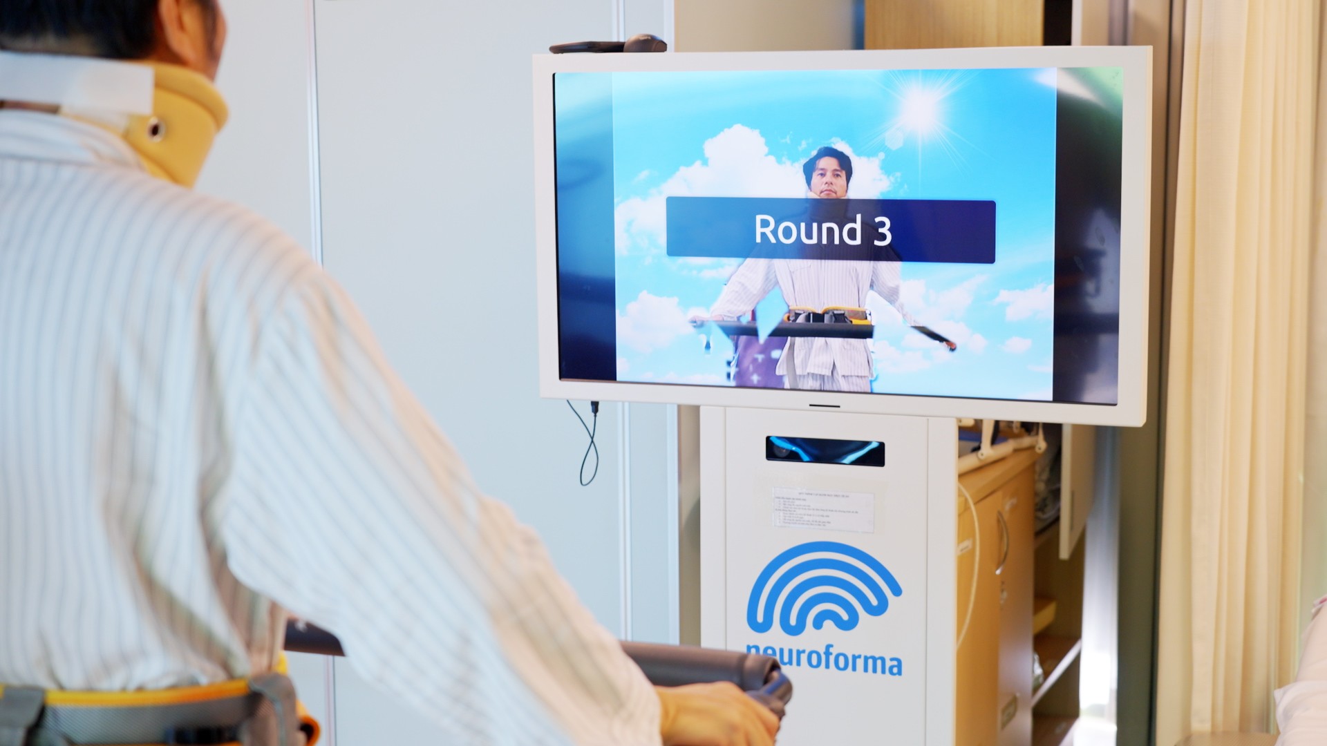 Hệ thống thực tế ảo tích hợp AI hỗ trợ phục hồi chức năng sau phẫu thuật cột sống - 4