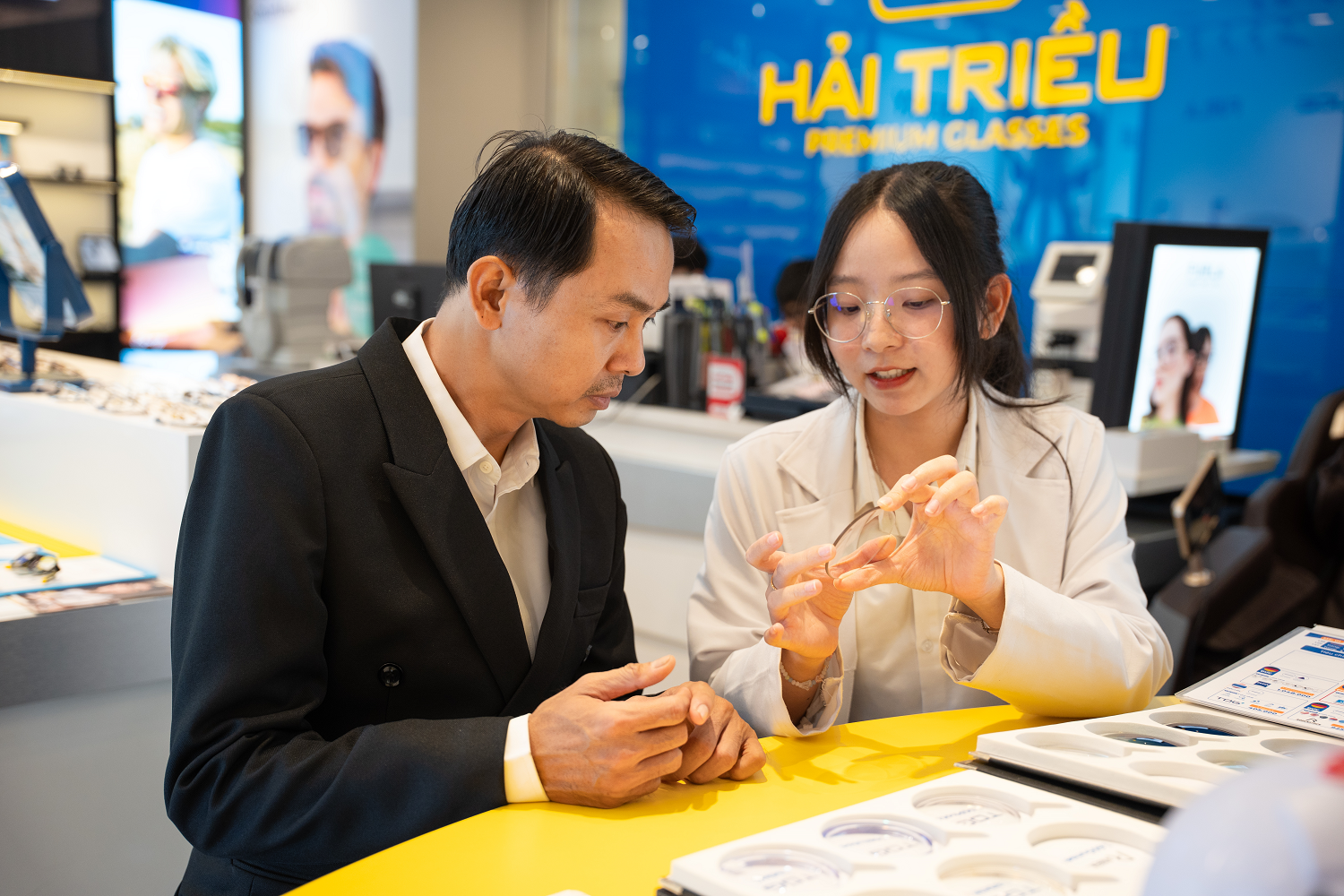 Giá bán tròng kính chính hãng: Từ cận đơn đến đa tròng cao cấp - 5