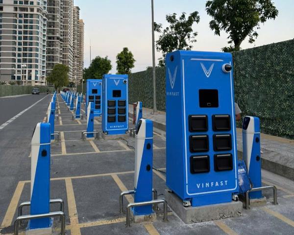 Công nghệ đổi pin tiện lợi, combo quà tặng nặng tay: VinFast Viper tăng sức nóng trước “giờ chót” ưu đãi - 1