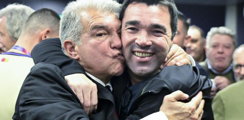 Laporta tái đắc cử chủ tịch Barcelona: Chiến thắng áp đảo, Deco & HLV Flick thở phào - 2