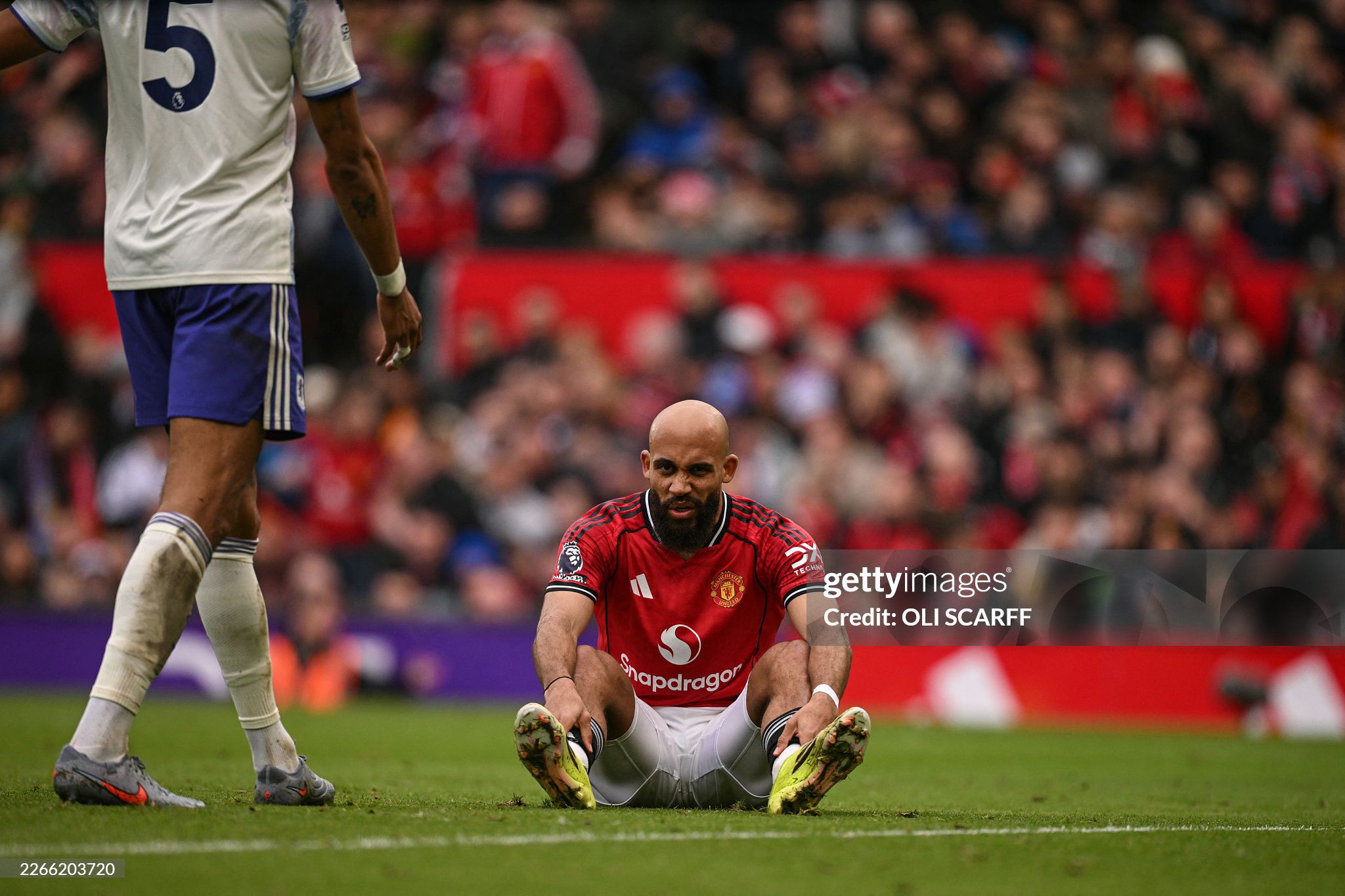 MU "trả giá" cho chiến thắng Aston Villa, Mbeumo bị nghi chấn thương - 2