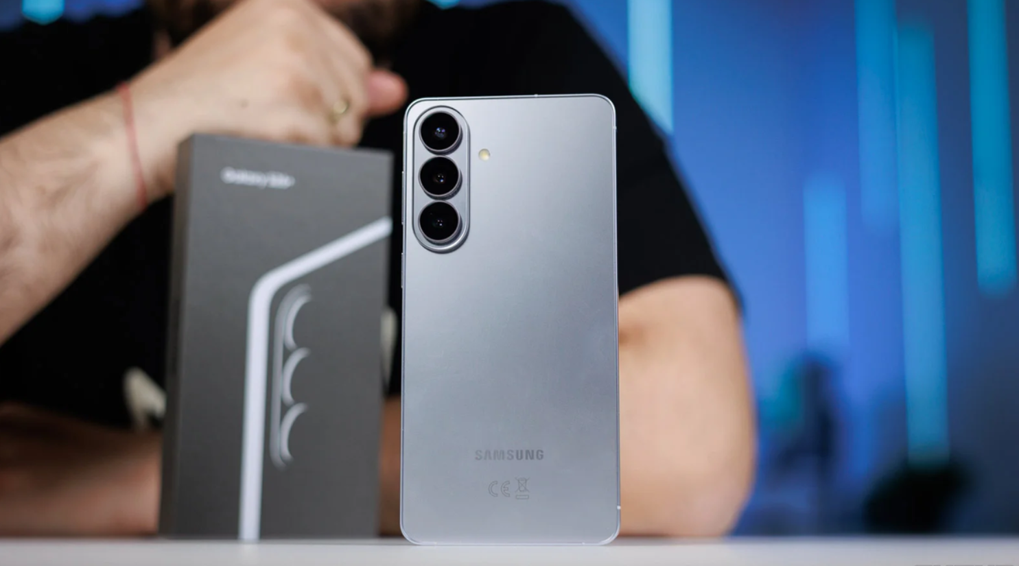 Galaxy S26 và Galaxy S26 Plus đang "làm nền" cho Galaxy S26 Ultra? - 1