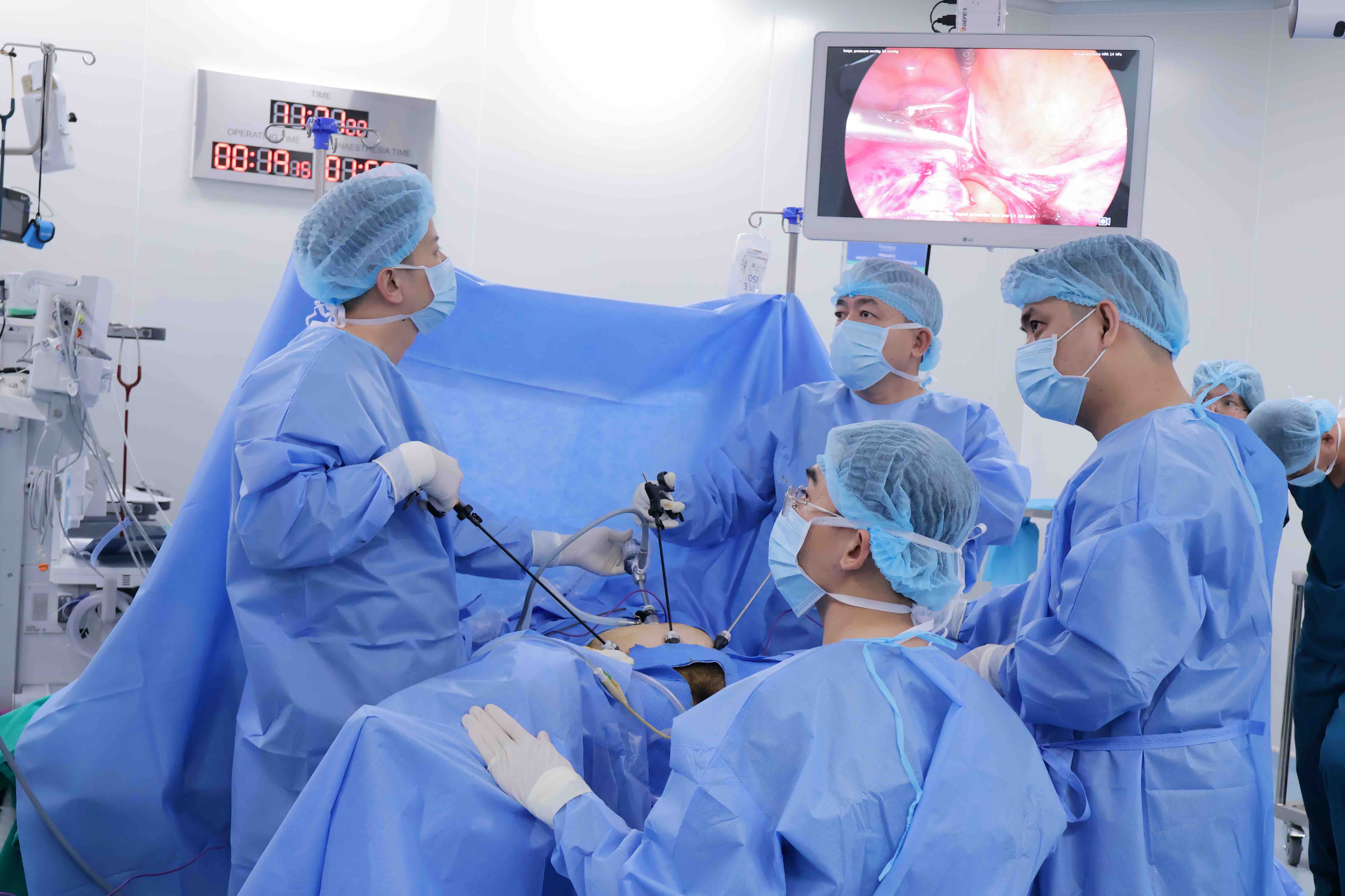 Xuất huyết sau mãn kinh kéo dài, người phụ nữ bất ngờ phát hiện ung thư - 1