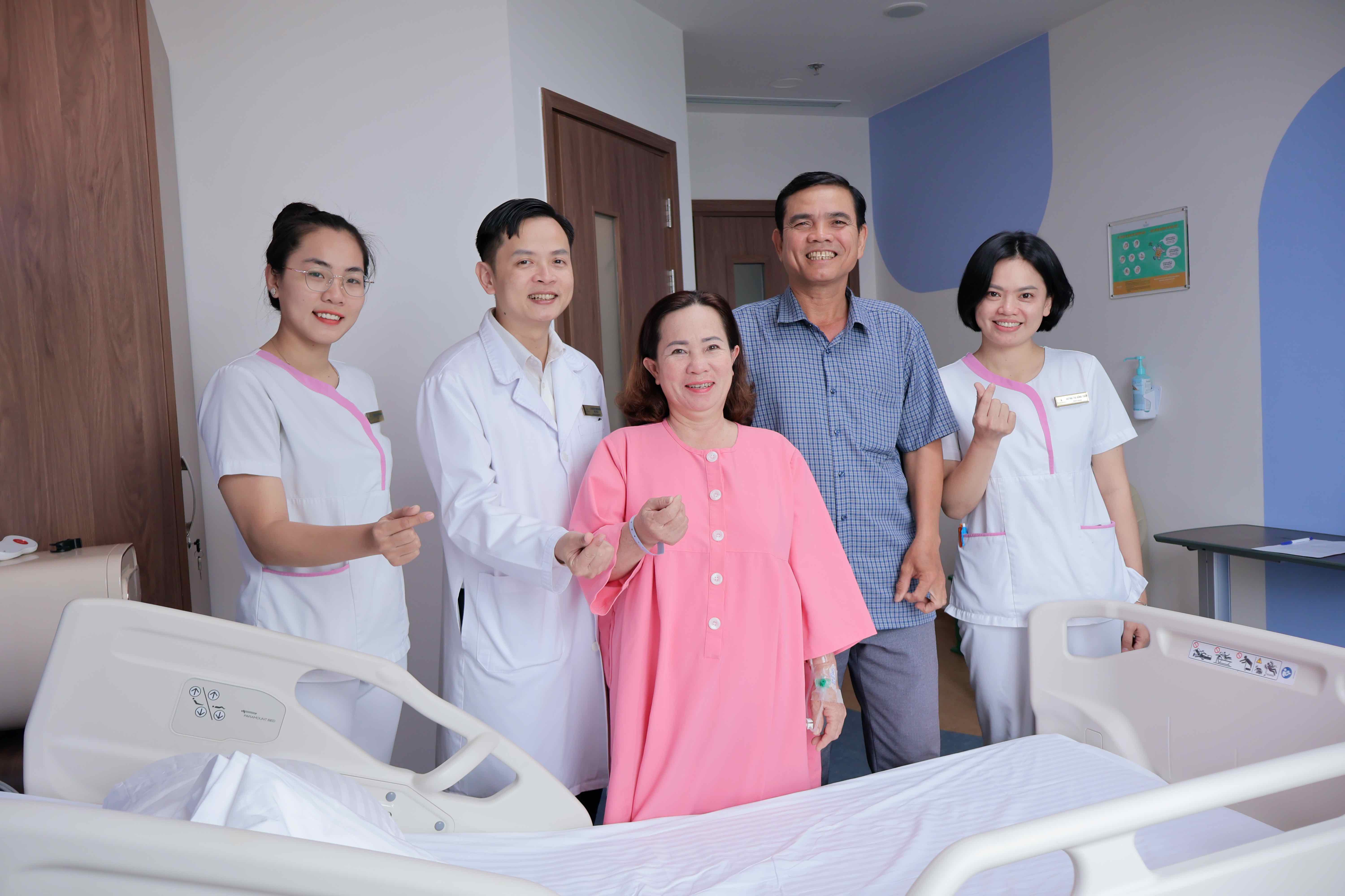 Xuất huyết sau mãn kinh kéo dài, người phụ nữ bất ngờ phát hiện ung thư - 2