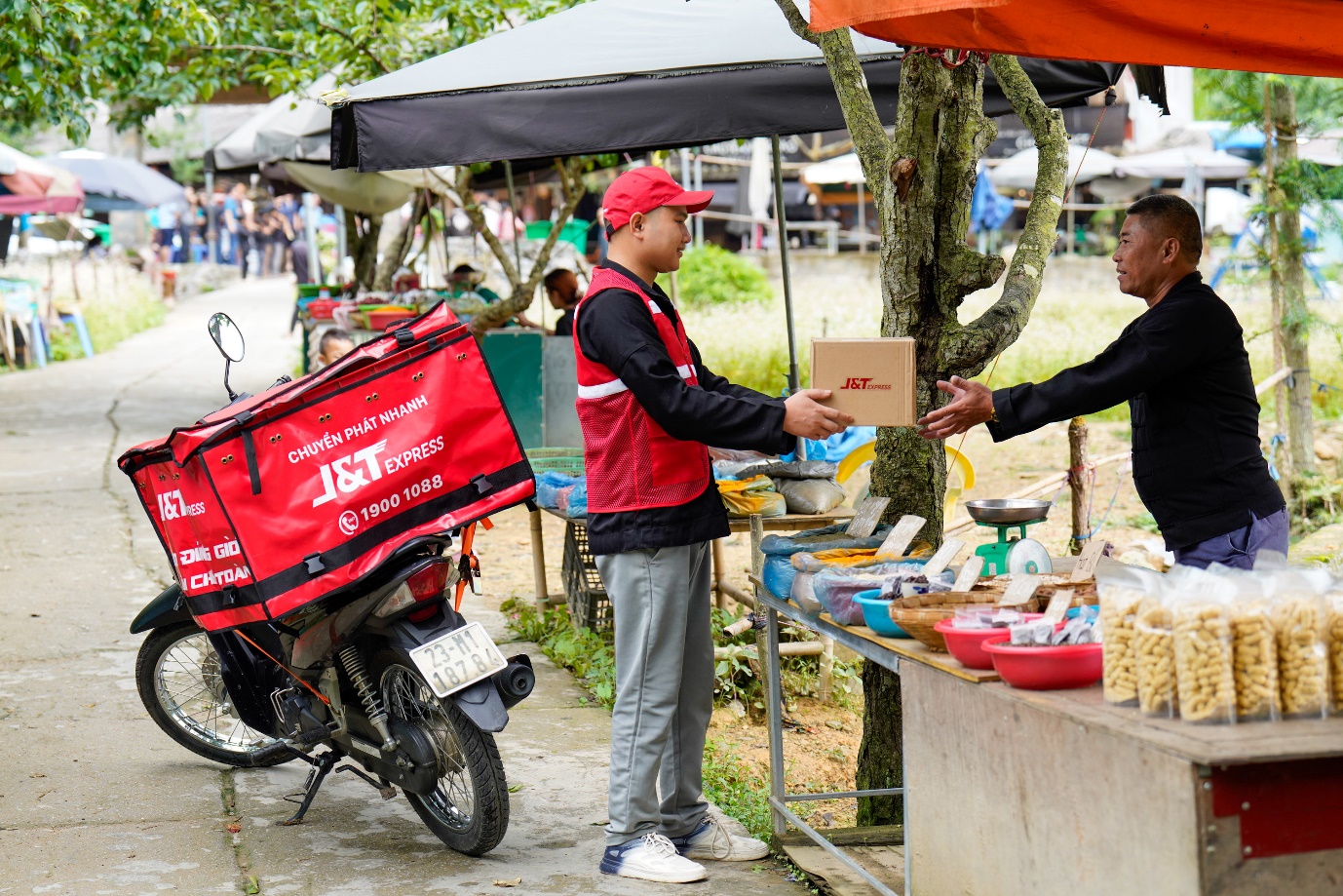Gửi hàng cá nhân chưa bao giờ dễ đến thế: Vài chạm trên điện thoại, shipper đến tận nhà lấy hàng dù chỉ 1 đơn - 1