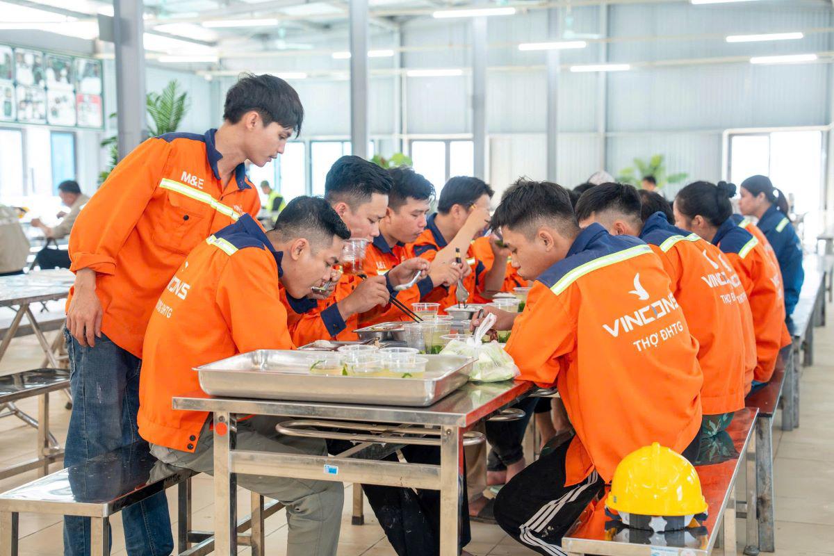 Vì sao người lao động chọn gắn bó với VinCons giữa thời điểm thị trường biến động? - 2