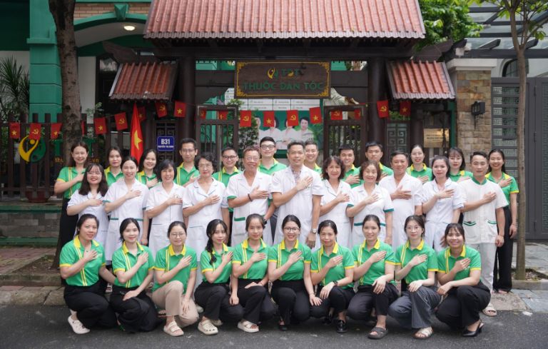 TTƯT, Bác Sĩ Lê Hữu Tuấn và sứ mệnh phụng sự cộng đồng tại Thuốc Dân Tộc - 2