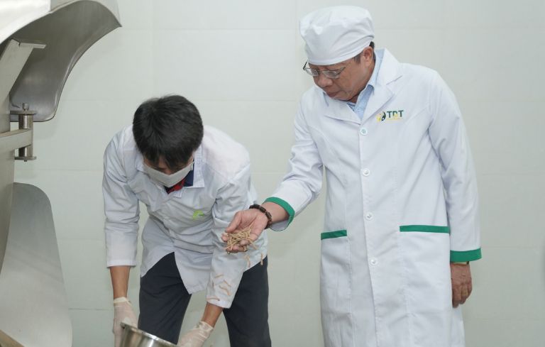 TTƯT, Bác Sĩ Lê Hữu Tuấn và sứ mệnh phụng sự cộng đồng tại Thuốc Dân Tộc - 4