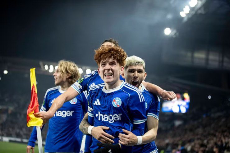 "Cơn mưa" thẻ đỏ ở Conference League, 8 ông lớn khó nhọc ghi danh tứ kết - 2