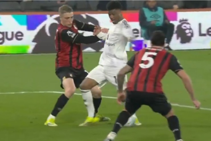 Tranh cãi MU mất phạt đền, nhận bàn thua đau: Trọng tài có thiên vị Bournemouth hay không? - 1