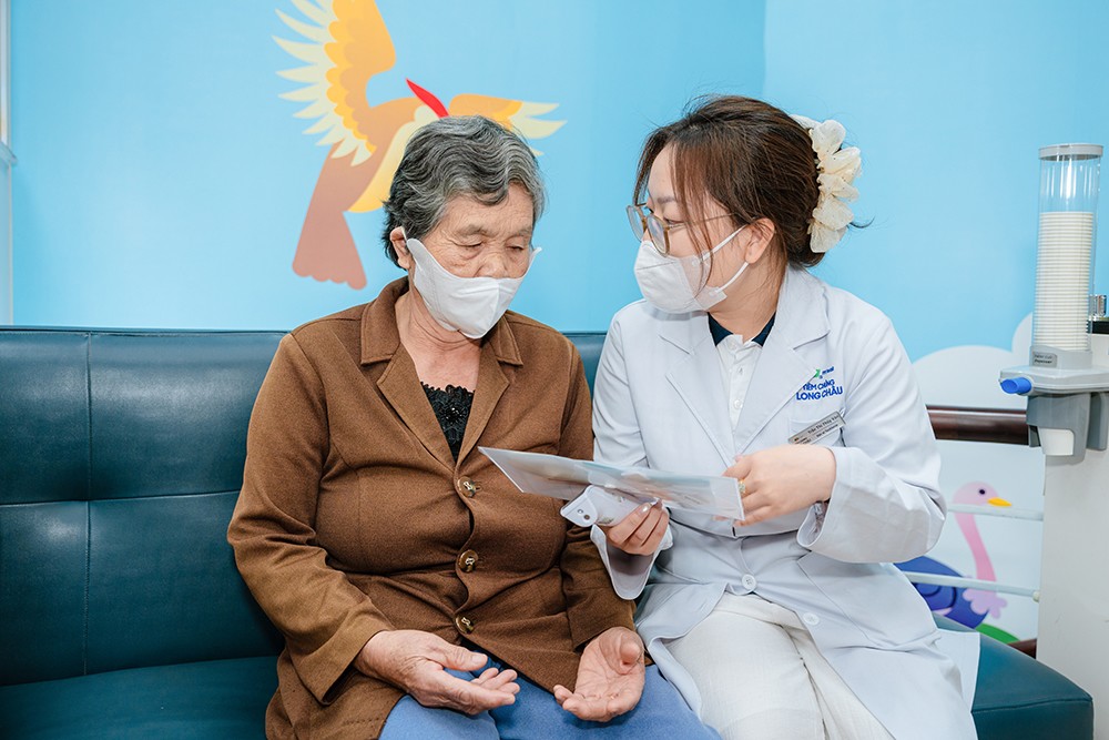 Chuỗi chương trình tiêm phòng cúm miễn phí quy mô tại miền Trung: Hàng ngàn liều vắc xin từ vì sức khỏe cộng đồng - 1