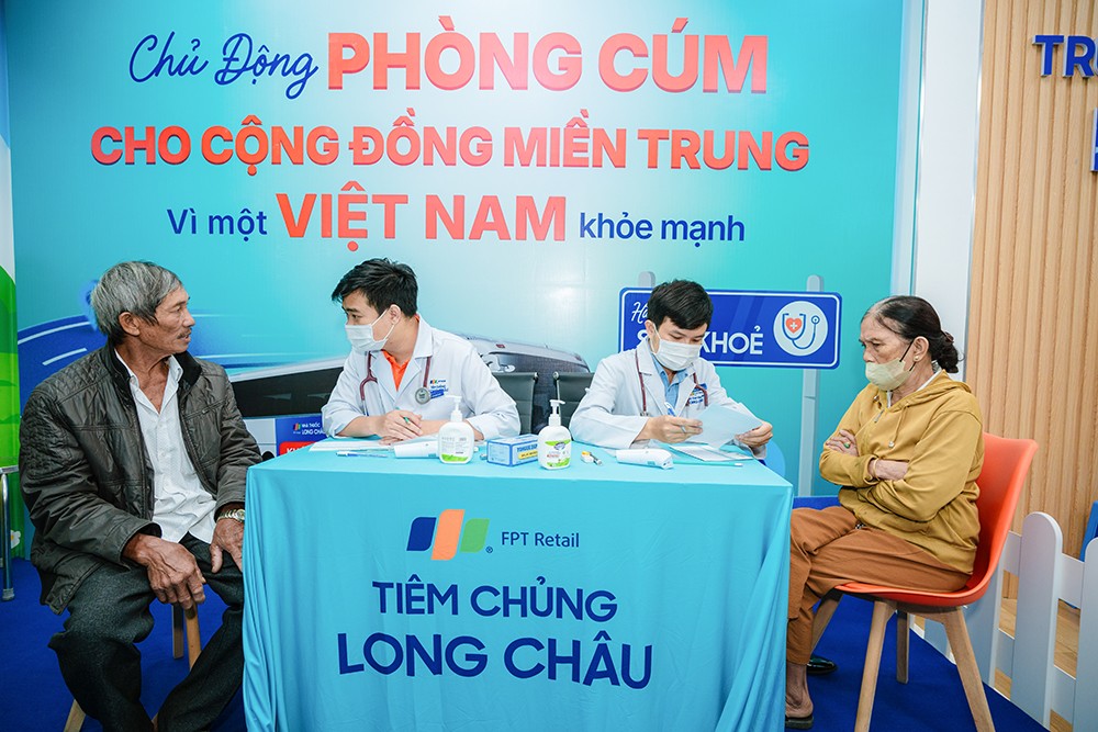 Chuỗi chương trình tiêm phòng cúm miễn phí quy mô tại miền Trung: Hàng ngàn liều vắc xin từ vì sức khỏe cộng đồng - 2