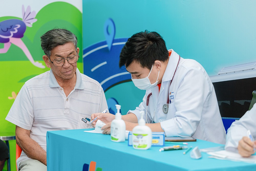 Chuỗi chương trình tiêm phòng cúm miễn phí quy mô tại miền Trung: Hàng ngàn liều vắc xin từ vì sức khỏe cộng đồng - 5