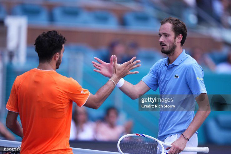 Rực lửa tennis Miami Open: Medvedev, Aliassime đồng loạt thua sốc - 1