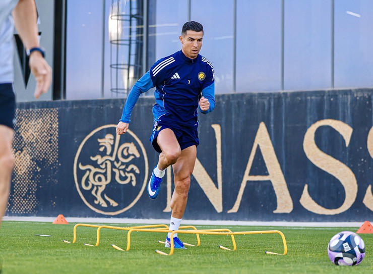 Ronaldo đăng loạt ảnh trở lại tập luyện, báo tin vui cho Al Nassr - Bồ Đào Nha - 1