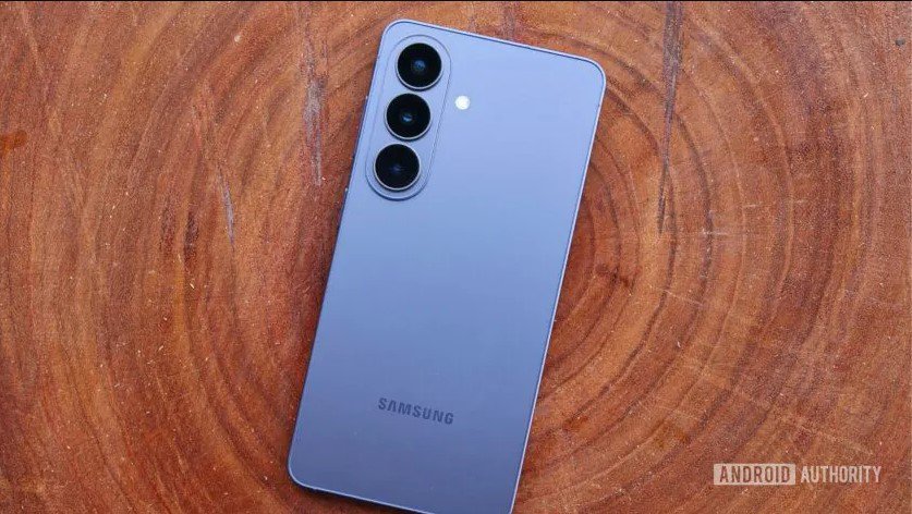 6 lý do khiến Galaxy S26 đáng mua hơn Galaxy S26 Ultra - 1