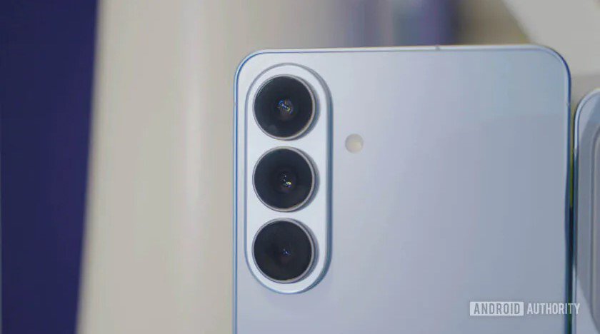 6 lý do khiến Galaxy S26 đáng mua hơn Galaxy S26 Ultra - 3