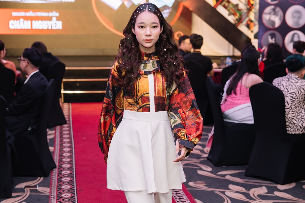 “Thanh âm Việt và sắc màu 5 châu” hội tụ trên sàn diễn của Thailand Fashion Week - 4