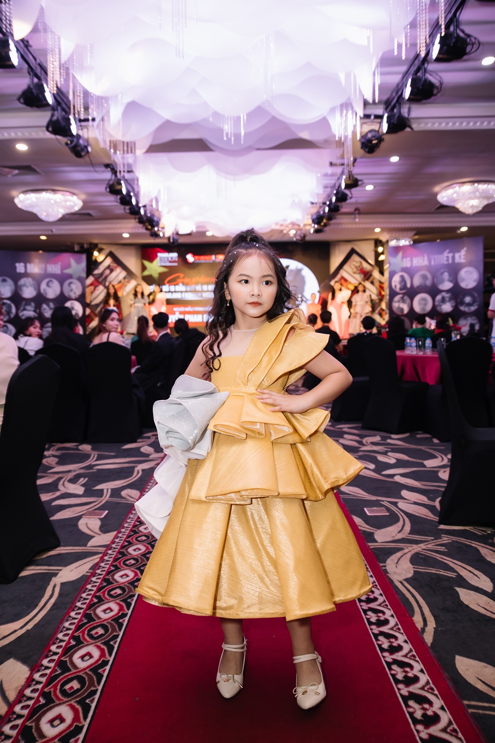 “Thanh âm Việt và sắc màu 5 châu” hội tụ trên sàn diễn của Thailand Fashion Week - 6
