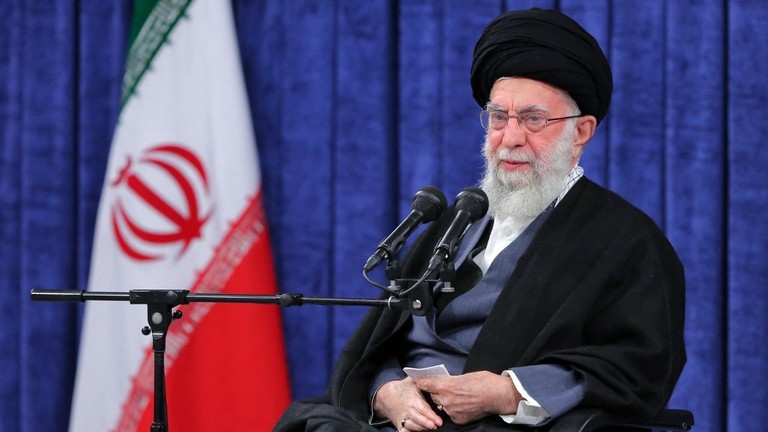 Giáo chủ Iran: Mỹ ngày càng suy yếu trên toàn cầu - 1