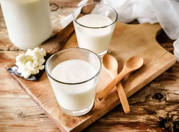 Nam giới tránh xa 3 loại thức uống này nếu không muốn gàu nấm &#34;đeo bám&#34; cả đời - 2