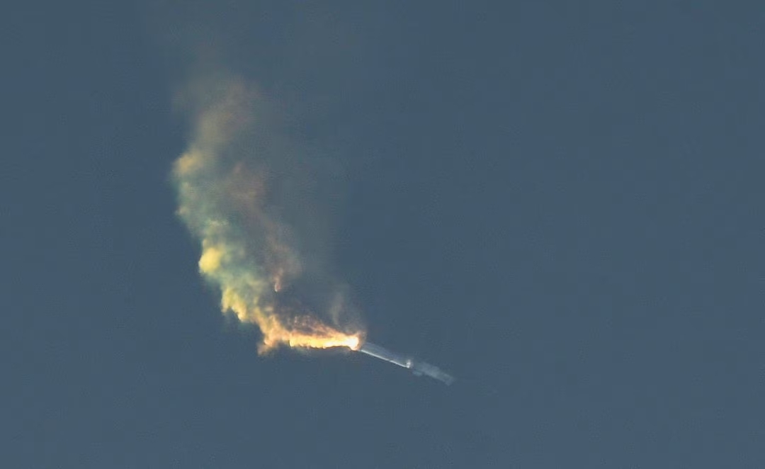 Siêu tàu vũ trụ SpaceX nổ tung giữa không trung, tỷ phú Elon Musk nói điều bất ngờ - 2