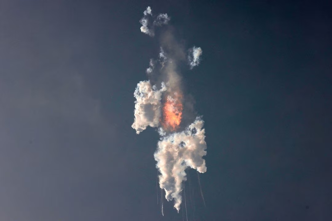 Siêu tàu vũ trụ SpaceX nổ tung giữa không trung, tỷ phú Elon Musk nói điều bất ngờ - 3
