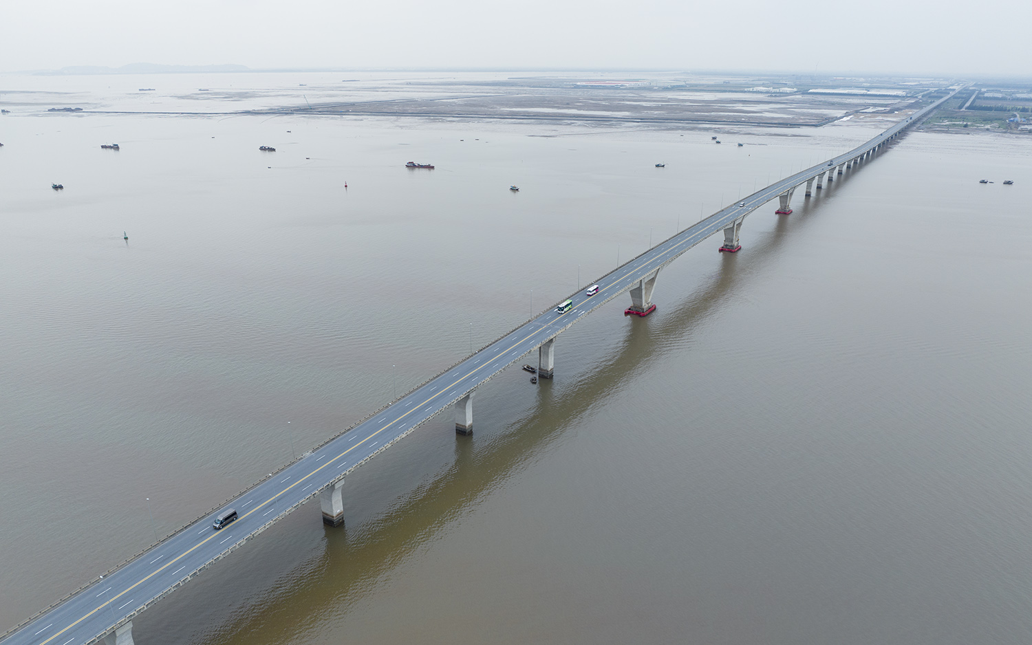 Cầu vượt biển dài nhất Việt Nam nhìn từ trên cao - 1