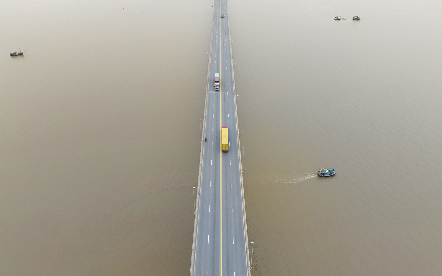 Cầu vượt biển dài nhất Việt Nam nhìn từ trên cao - 11