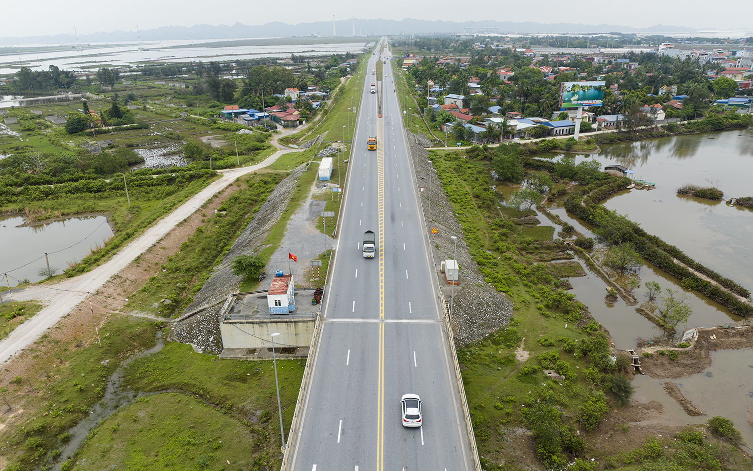 Cầu vượt biển dài nhất Việt Nam nhìn từ trên cao - 12