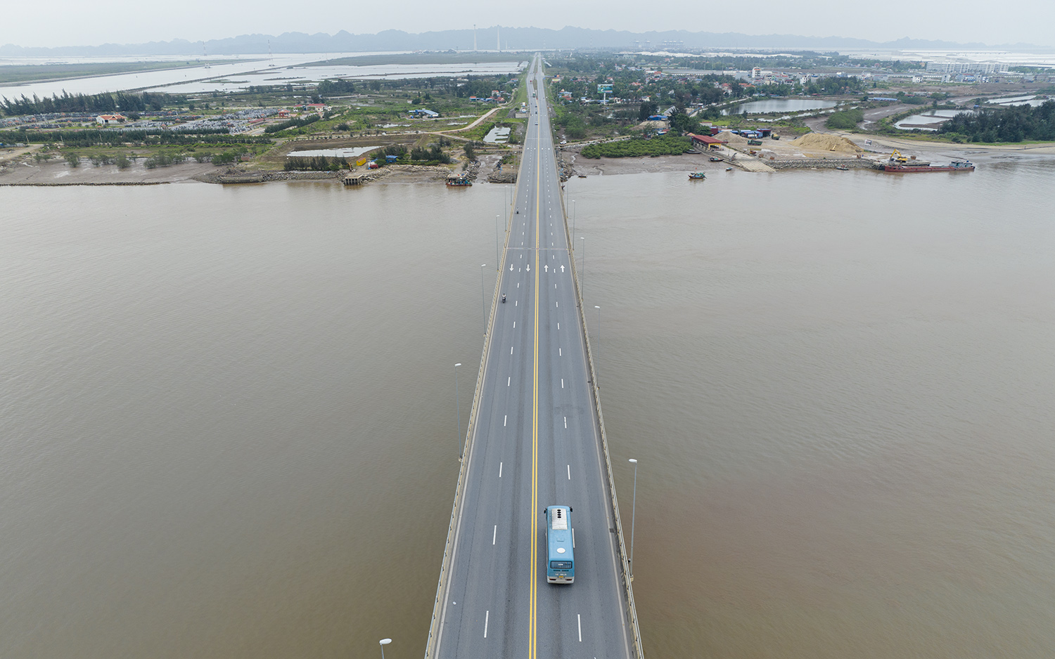 Cầu vượt biển dài nhất Việt Nam nhìn từ trên cao - 14