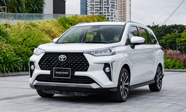 Toyota Veloz Cross được giảm giá tới 65 triệu đồng đại lý - 1