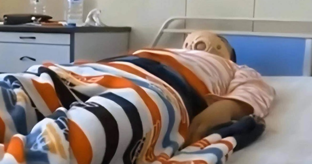 Bảo vệ hy sinh thân mình cứu người, không ngờ còn bị trách móc - 1