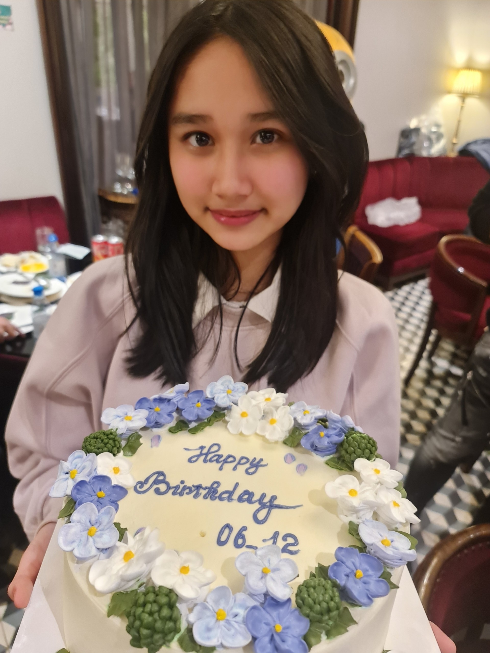 Bà xã Minh Tiệp nói về con gái 12 tuổi xinh xắn: "Tôi luôn nhắc con phải duyên dáng" - 4