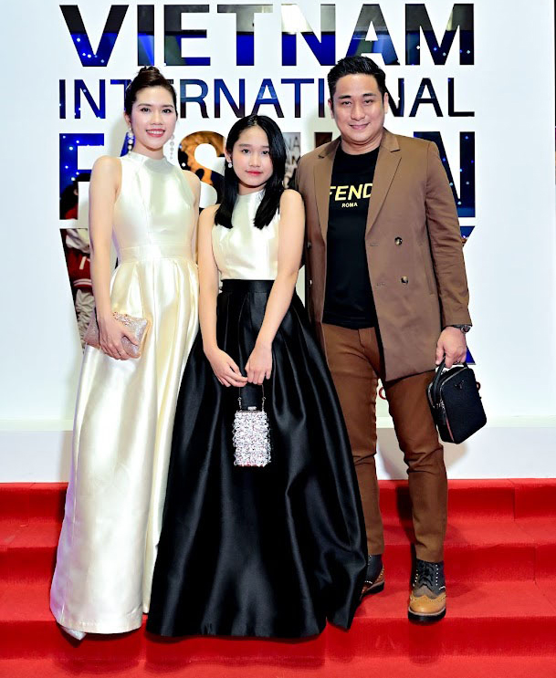 Bà xã Minh Tiệp nói về con gái 12 tuổi xinh xắn: "Tôi luôn nhắc con phải duyên dáng" - 2