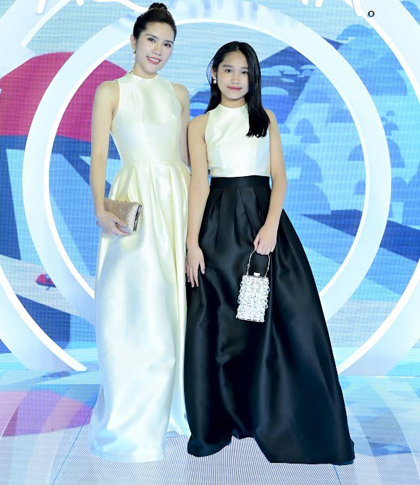 Bà xã Minh Tiệp nói về con gái 12 tuổi xinh xắn: "Tôi luôn nhắc con phải duyên dáng" - 1