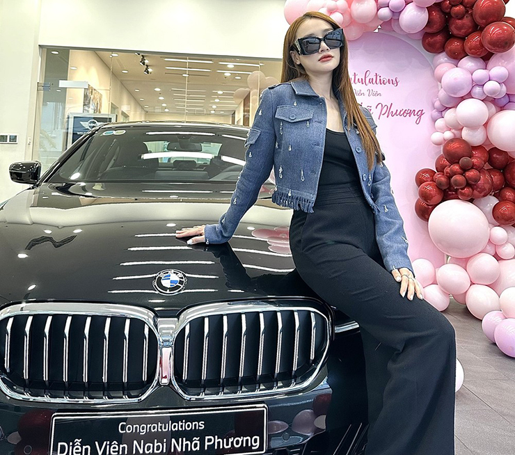 Diễn viên Nhã Phương được chồng tặng BMW 520i M Sport làm quà sinh nhật - 3