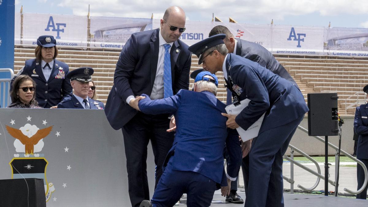 Điều khiến ông Biden phải đột ngột hoãn họp với Tổng thư ký NATO - 1