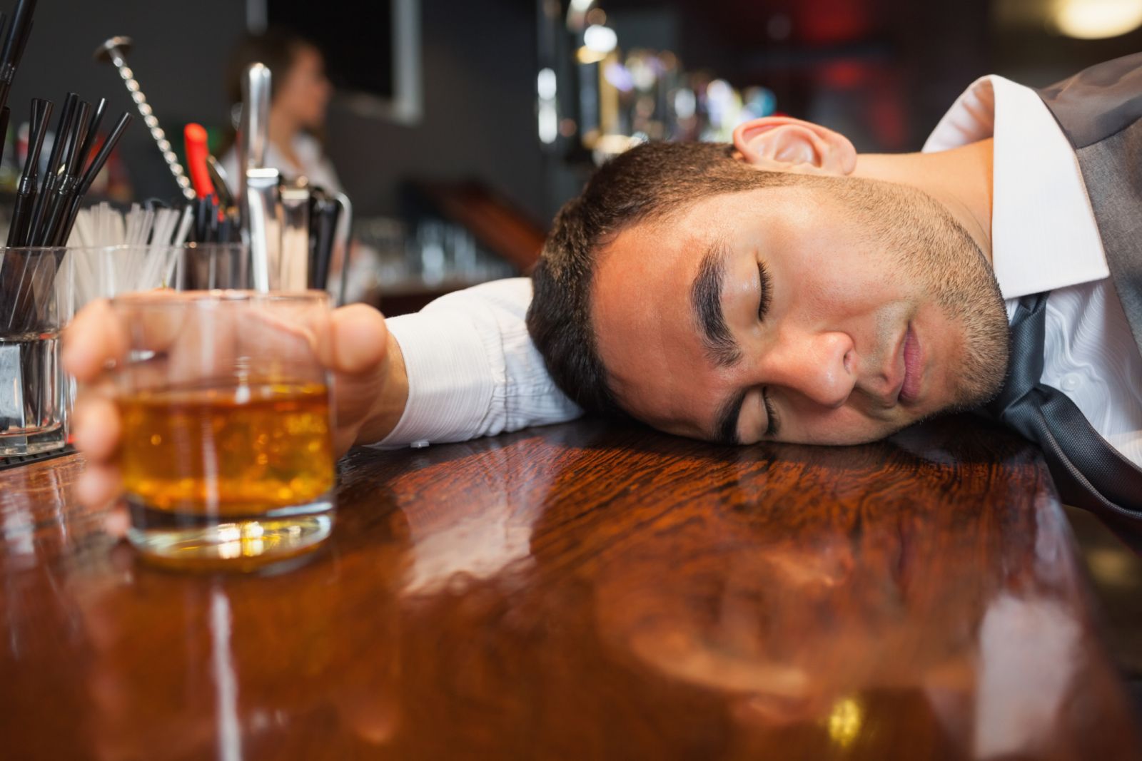 Uống rượu hay uống bia có hại cho nam giới hơn? - 1