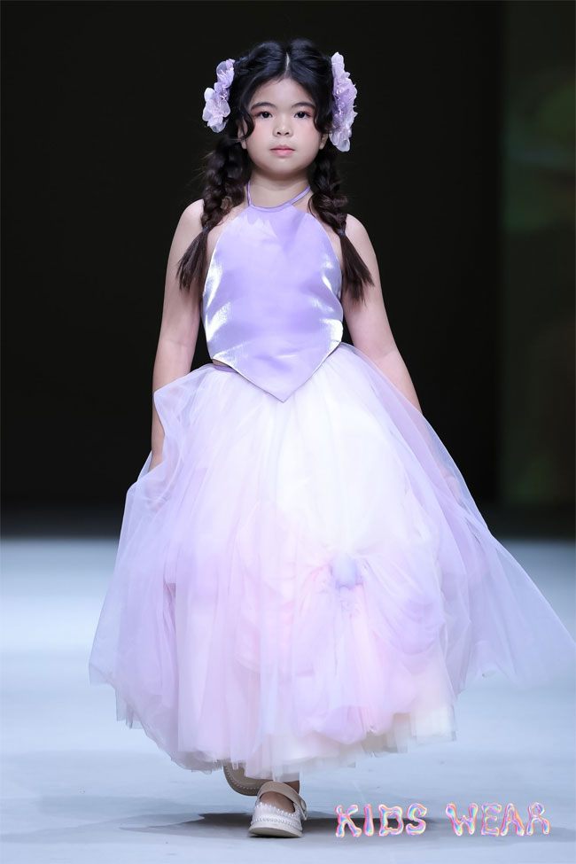 Mẫu nhí 10 tuổi chinh phục Tuần lễ thời trang Thượng Hải - 1