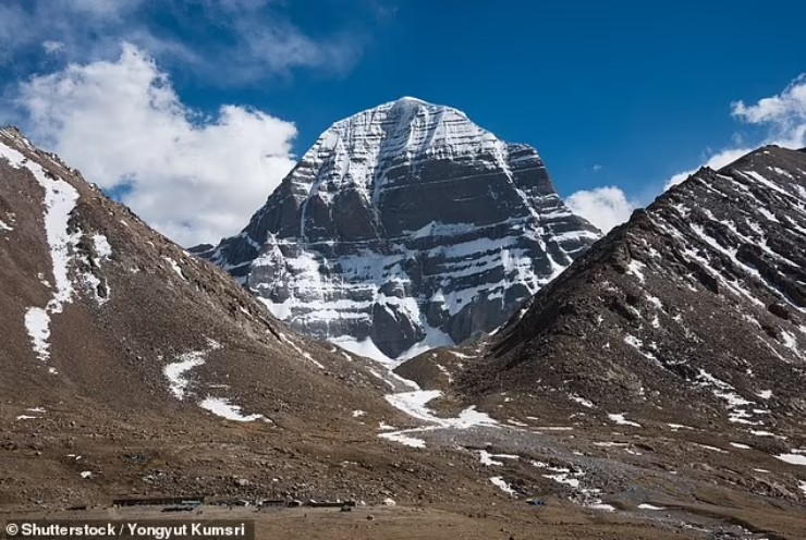 Ngọn núi nổi tiếng ở Tây Tạng nhưng không ai dám leo lên đỉnh vì một lý do - 1