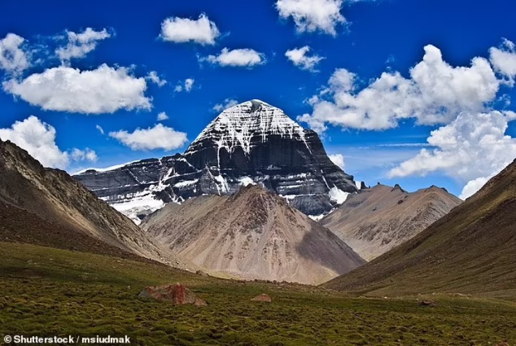 Ngọn núi nổi tiếng ở Tây Tạng nhưng không ai dám leo lên đỉnh vì một lý do - 3
