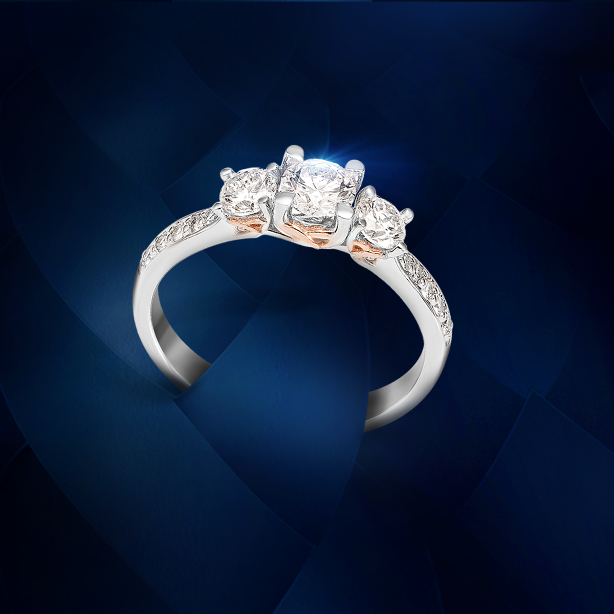 “Thăng hạng” phong cách cho các quý cô với 3 dáng nhẫn kim cương tinh tế - 3