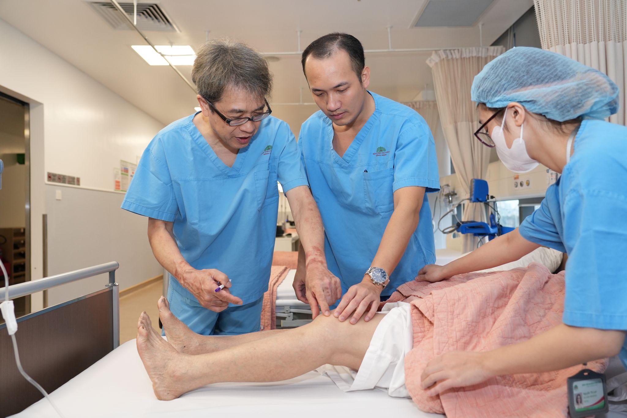 Bệnh viện tiên phong tại Việt Nam ứng dụng kỹ thuật thay khớp gối không cắt gân cơ, có thể vận động sau 1 ngày - 1