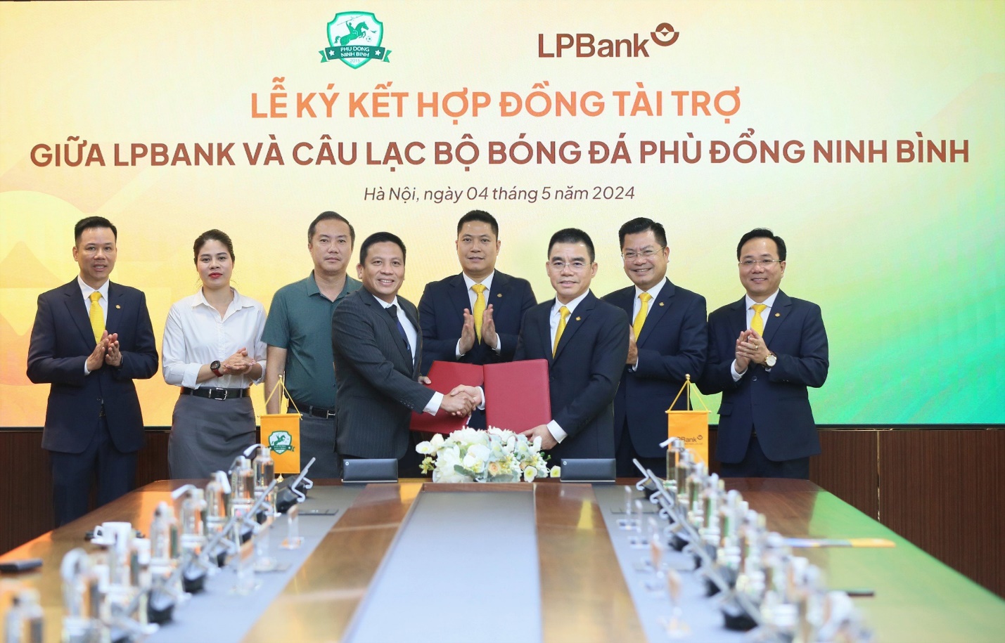 LPBank nhà tài trợ CLB bóng đá Phù Đổng Ninh Bình - 2