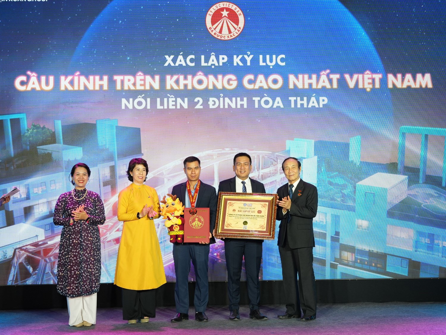Căn hộ vừa xác lập “kỷ lục Việt” chờ đón 100 chủ nhân cuối cùng - 1