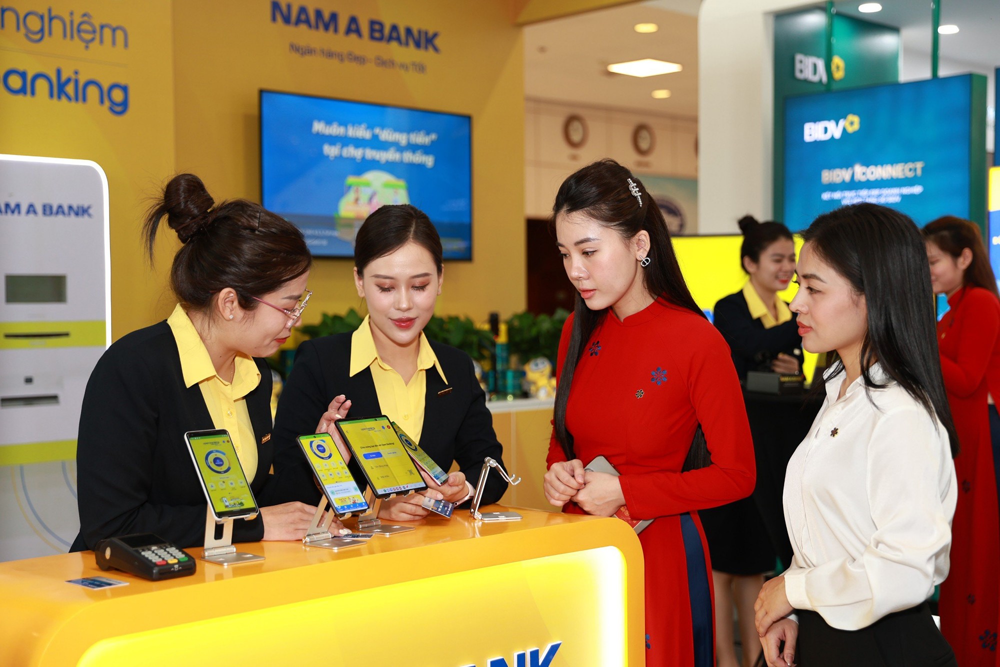 Nam A Bank tiên phong sáng tạo số trong ngành ngân hàng - 2