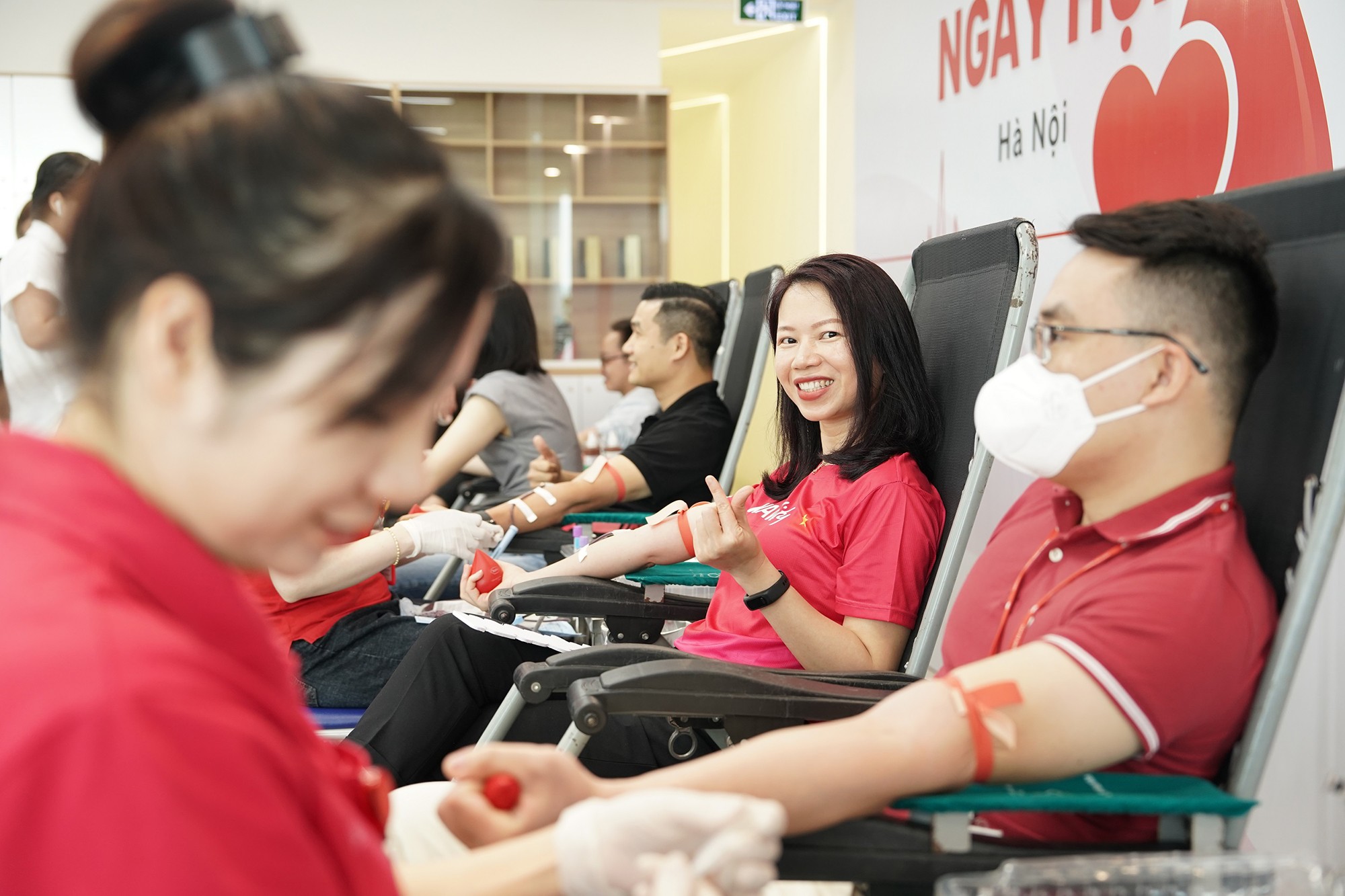 Gần 200 thành viên AIA Việt Nam tham gia hiến máu nhân đạo  - 4